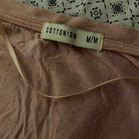 Pink v neck - Picture 3 of 3